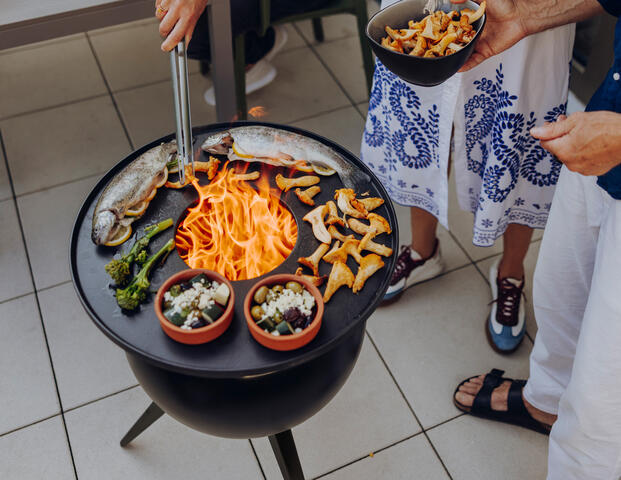 Moon 45 all black Plancha-Grillset hoch