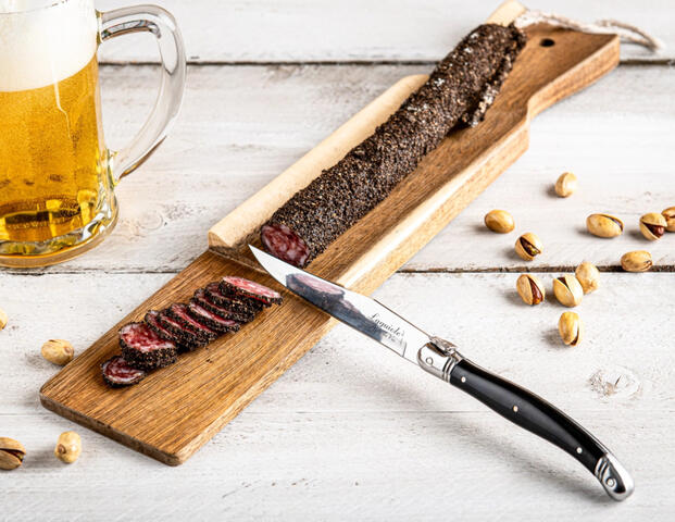 Wurstbrett mit Messer